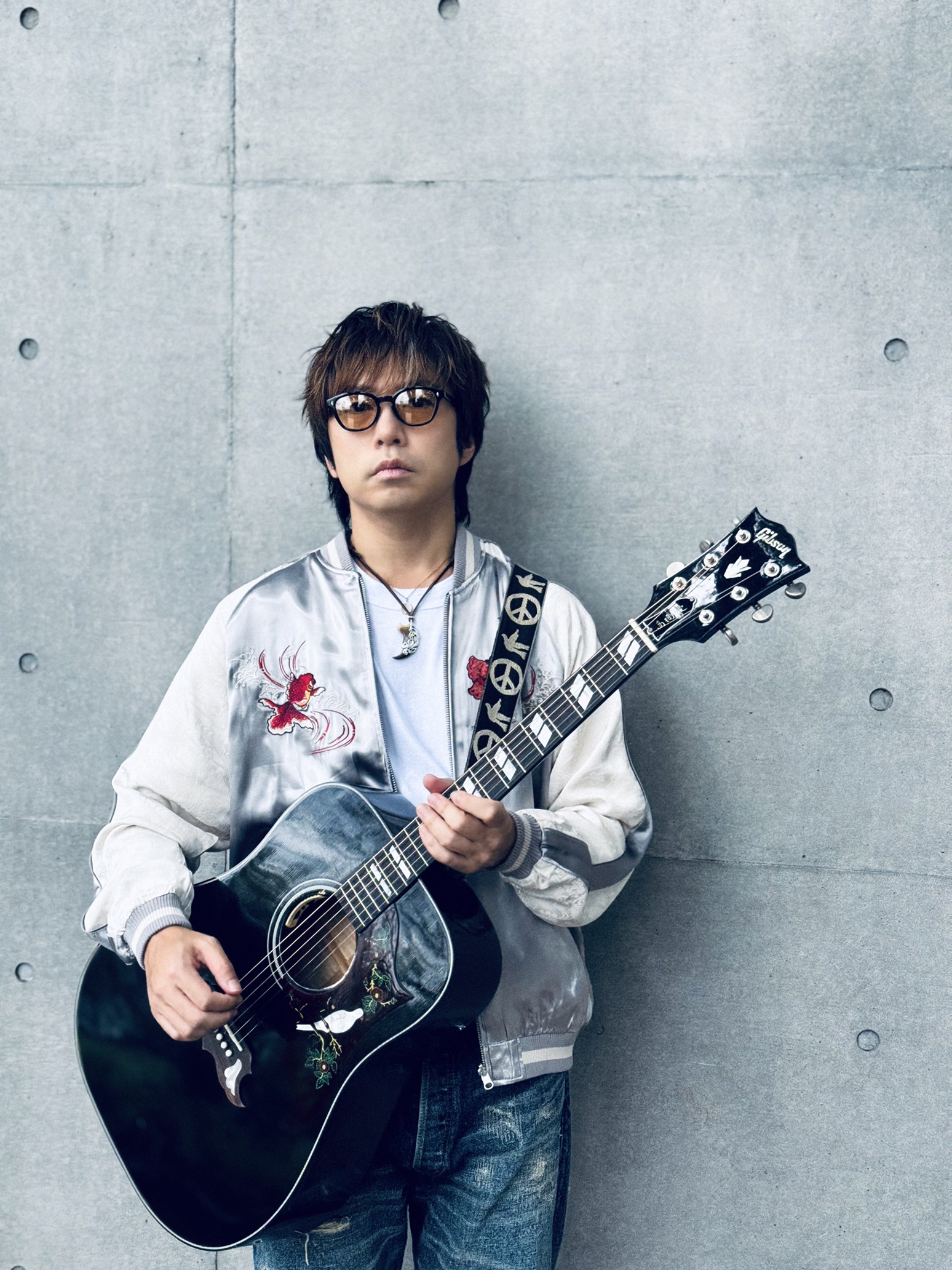 高橋 優 15th ANNIVERSARY SPECIAL LIVE TOUR 2025-2026<br>「自由たる覚悟、然として奏ず」 チラシ表面